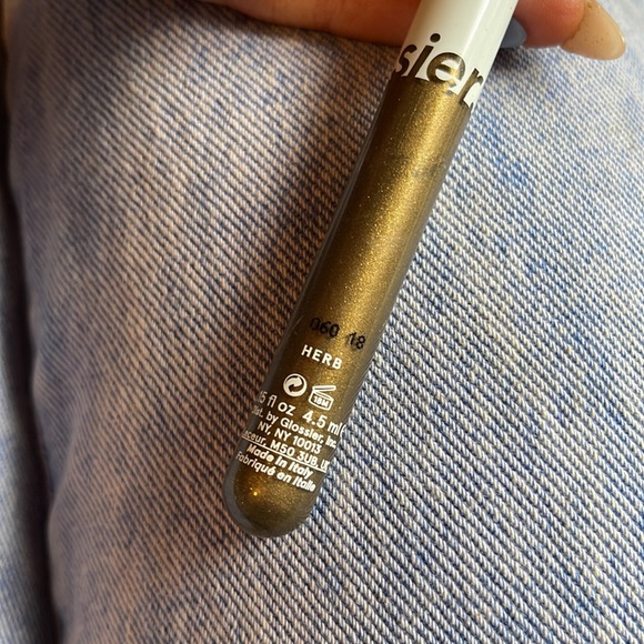 glossier eyeshadow stick - Picture 3 of 4